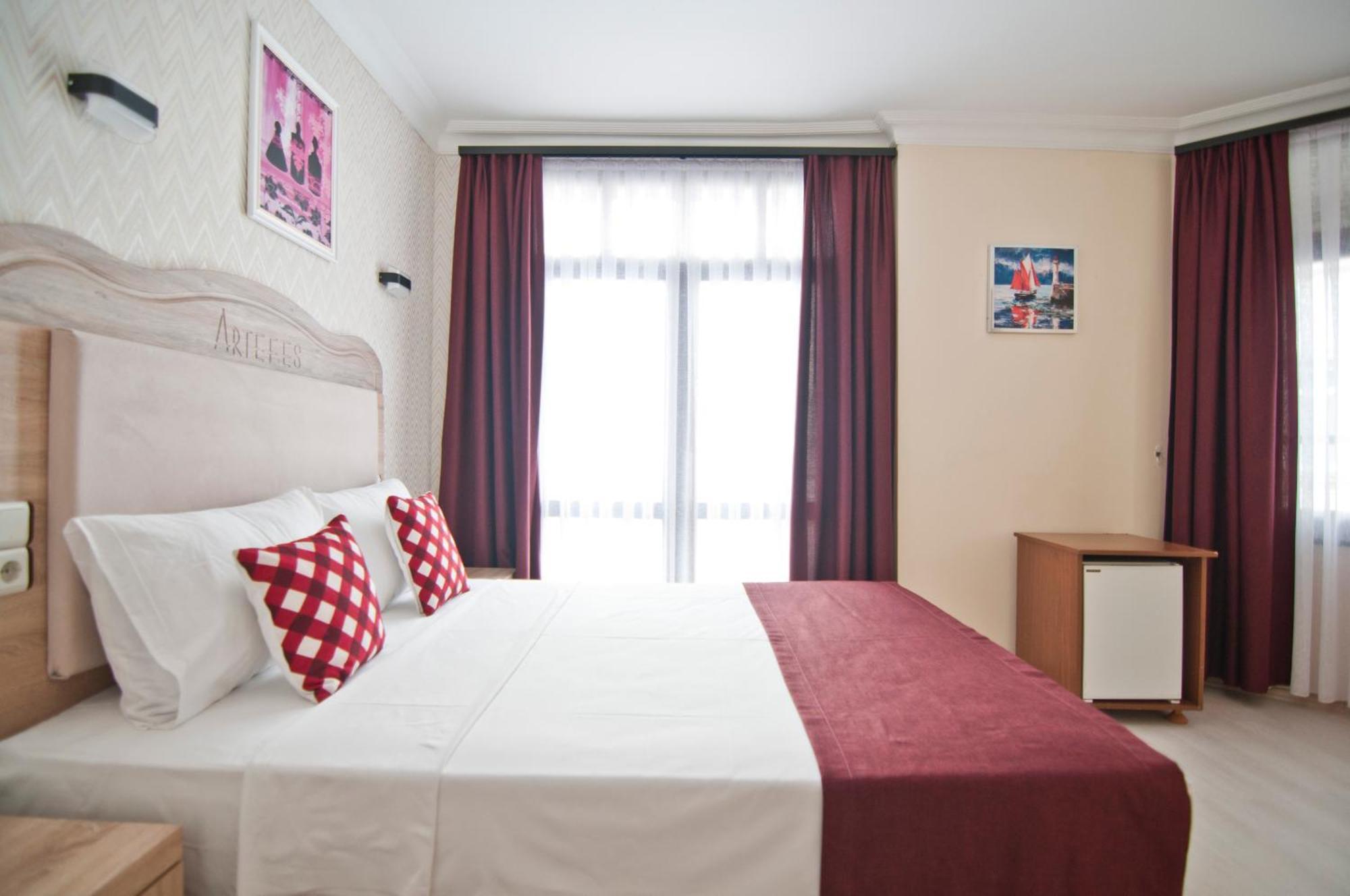 Artefes Old Hotel 4*