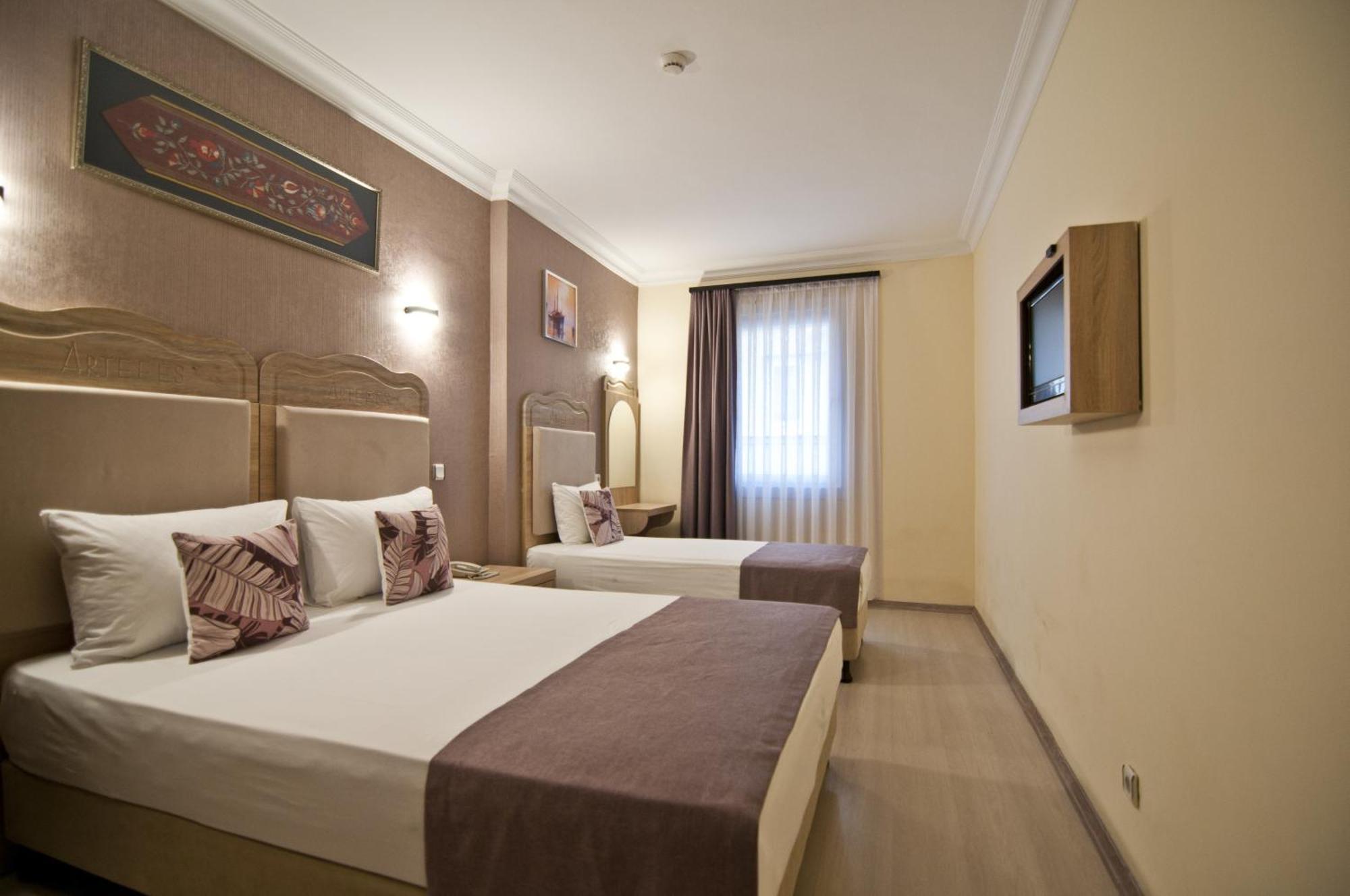 Hotel Artefes Old 4*