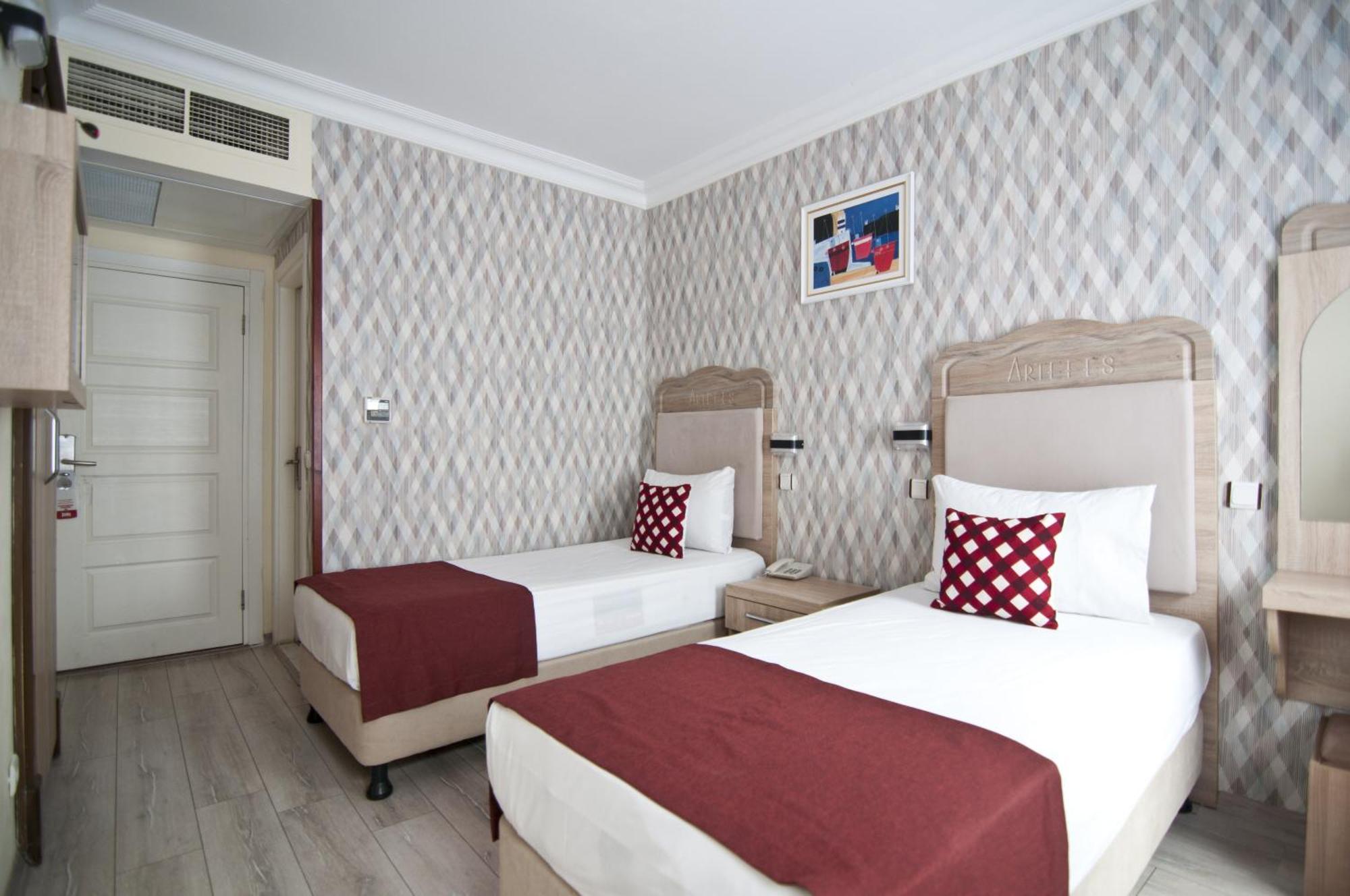 Artefes Old Hotel 4*