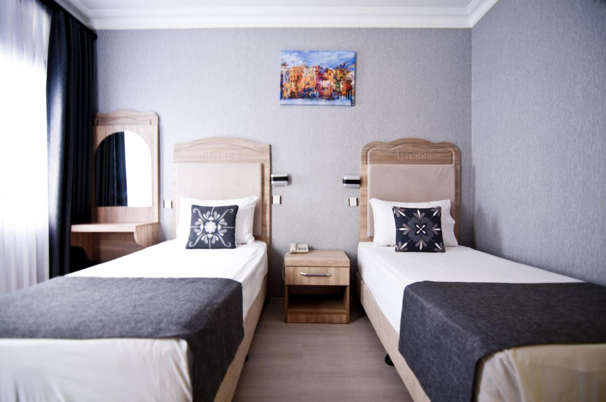 Hotel Artefes Old 4*